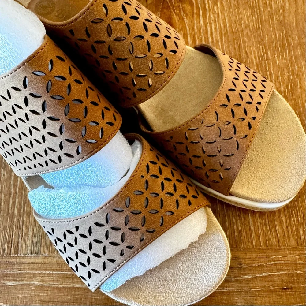 NWT NARROW tan Bella Vita Inaya wedge sandals 8N - Picture 8 of 14